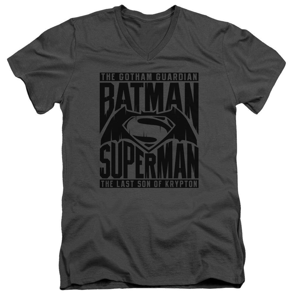 Batman v Superman Title Fight - Men's V-Neck T-Shirt