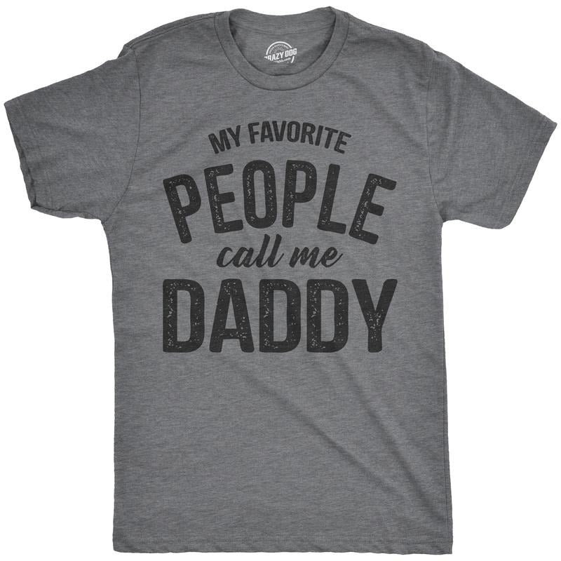 Mens My Favorite People Call Me Daddy T Shirt Funny Fathers Day Tee Dad Gift Mens Funny T Shirts Cool Tees Soft Stylish Casual Menswear Dad Joke Apparel for Men Novelty Tees for Guys Dark Grey