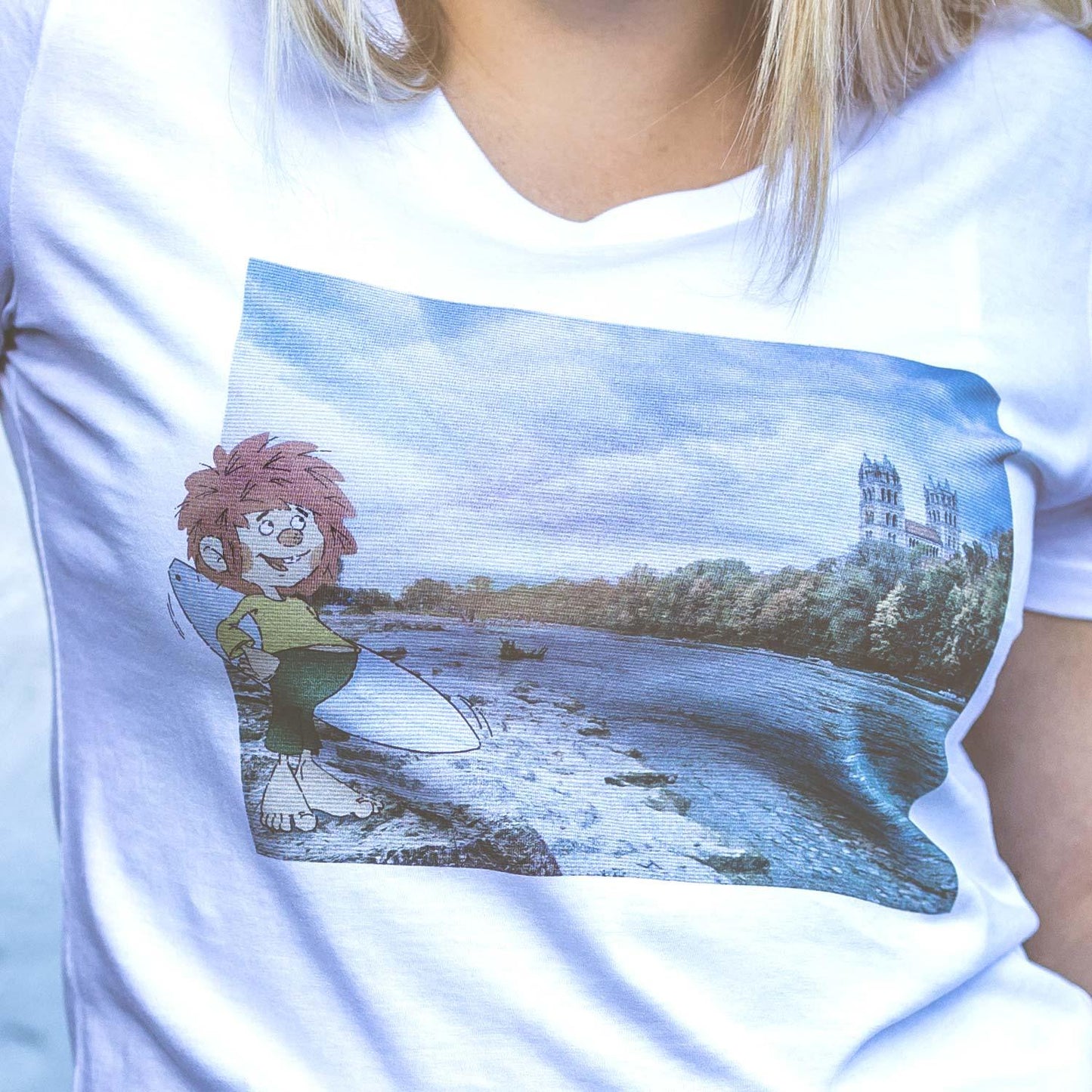 ®Pumuckl Damen T-Shirt "Surfer-Kobold"