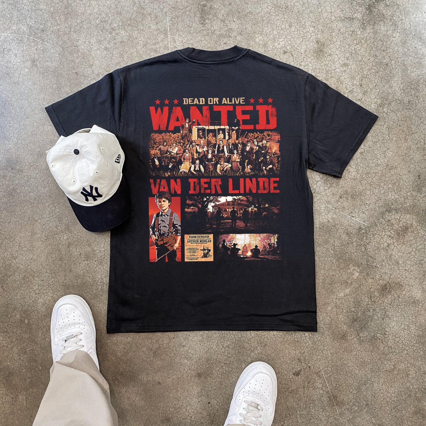 `RED DEAD REDEMPTIONÃ¢â‚¬â„¢ HEAVYWEIGHT BLACK T-SHIRT