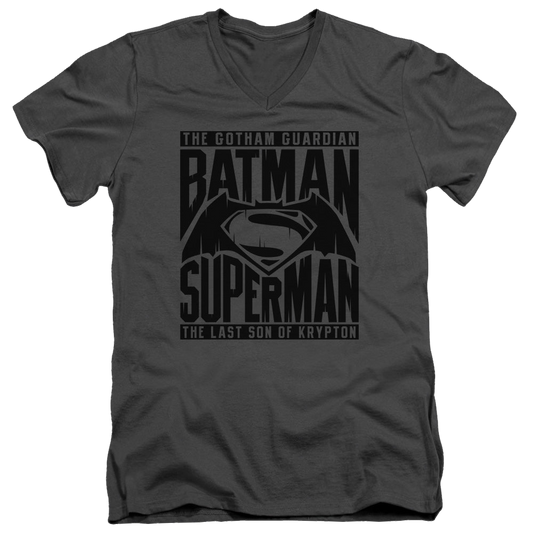 Batman v Superman Title Fight - Men's V-Neck T-Shirt