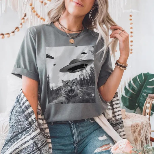 Cat UFO T-Shirt, Sweatshirt - Funny Alien Encounter Design - Cozy Crewneck for Cat Lovers and Sci-Fi Fans