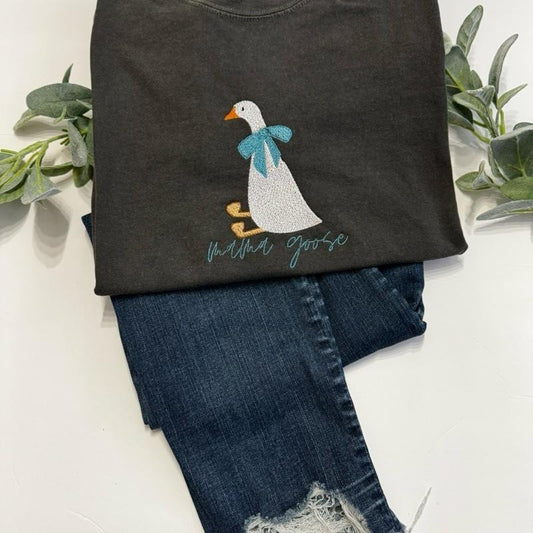 Mama Goose Comfort Color T-Shirt for Women - Summer Women's Summer Wear with Graphic Design and Text - Top, Streetwear